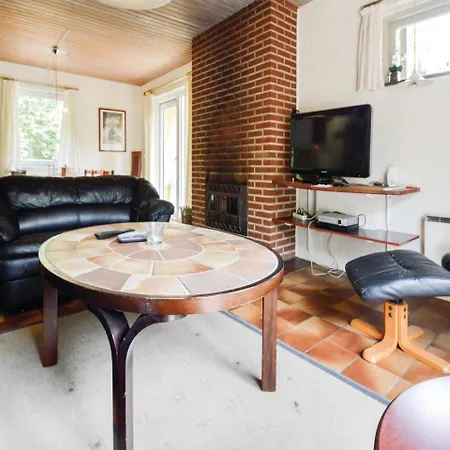Дом отдыха Four-bedroom Holiday In Skjern