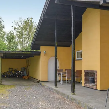 Дом отдыха Four-bedroom Holiday In Skjern